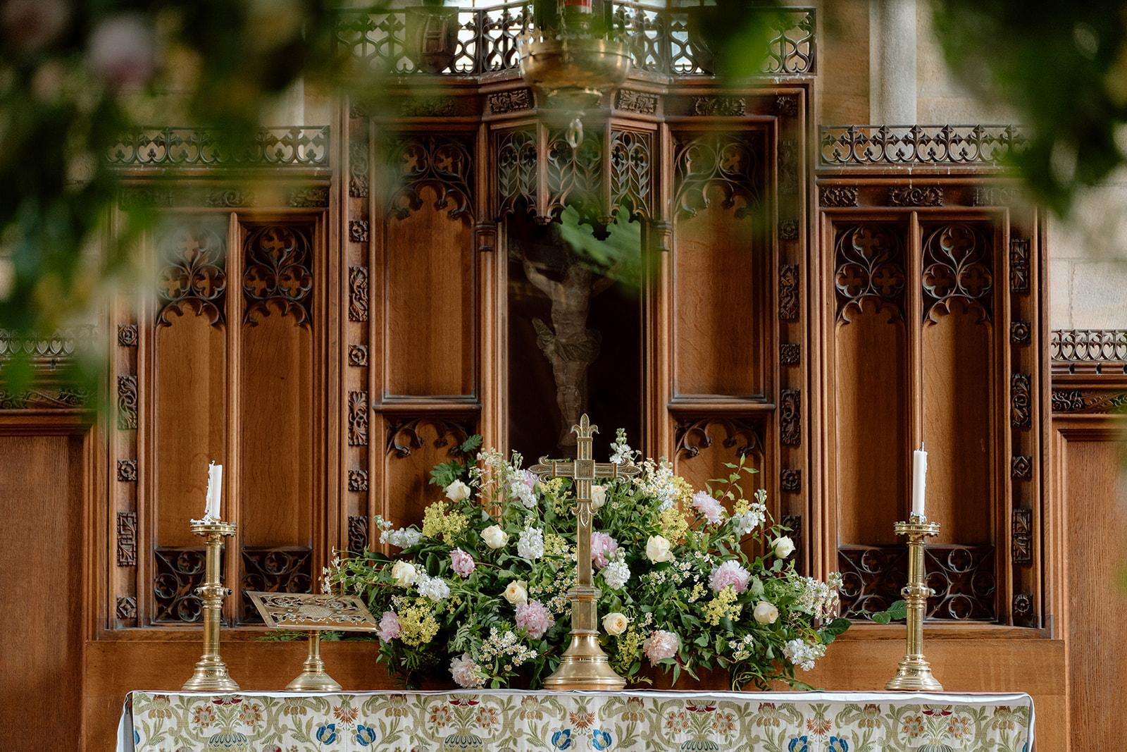 church-wedding-florals